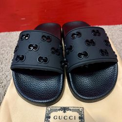 Women’s Gucci Slides Size 38