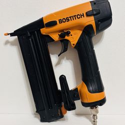 Bostitch 18GA Brad Nailer BT1855 Kit w/ Case & Nails (Like New)