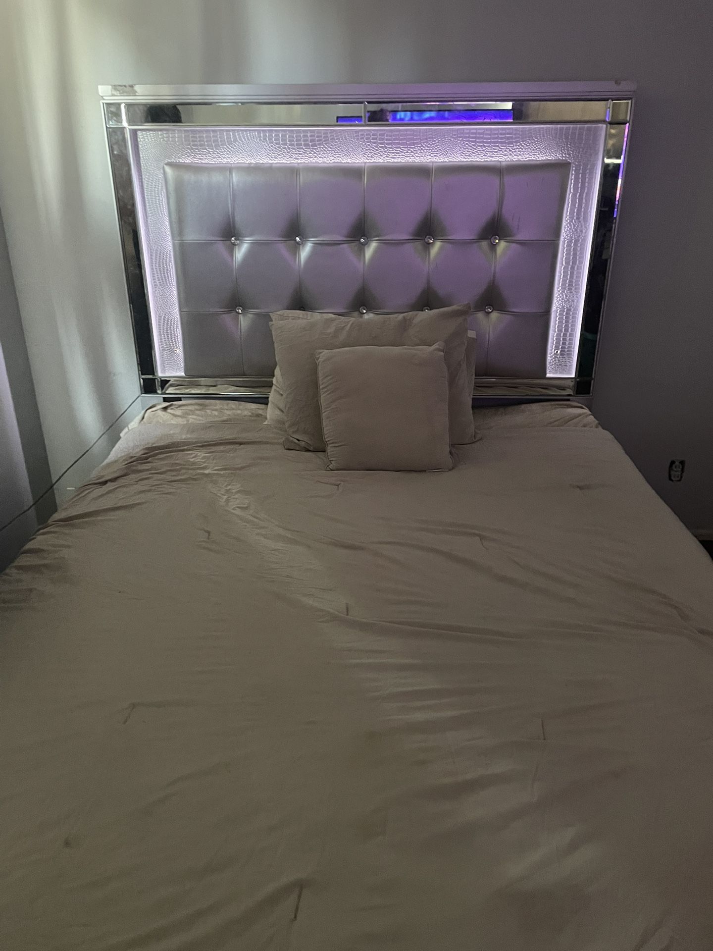 Led Queen Platinum Upholstered Panel Frame