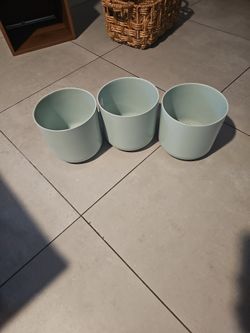 3 PLANT POTS