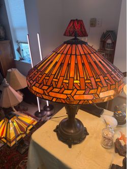 AWESOME AMBER STAINED GLASS TABLE LAMP
