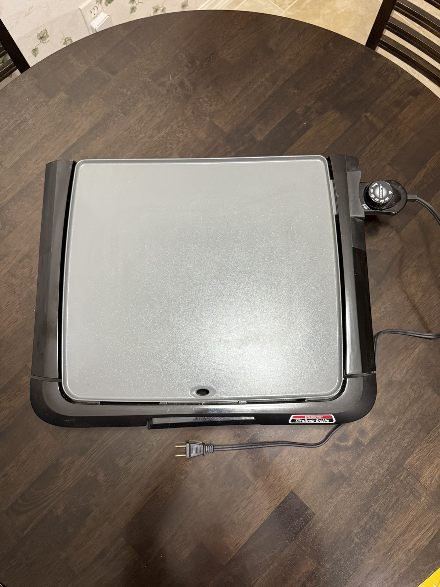 Presto Tilt-n-Drain Big Griddle Cool-Touch Electric Griddle