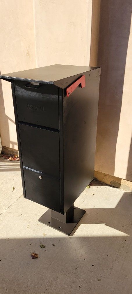 Salsbury Mail And Package Box