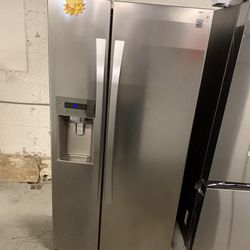 33” Side By Side Door Freezer Fridge in excellent condition with 4 Months Warranty 