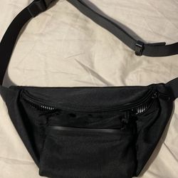 BLACK CROSSBODY BAG