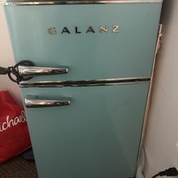 Galanz Mini Fridge 