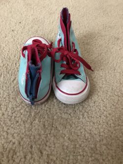 Kids converse hi top sneakers in GUC sz 7