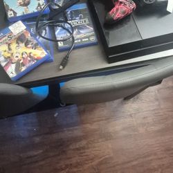 PS4 FOR SALE 100 GAMES AND STATION....PERFECT 