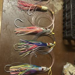 5 trolling lures w hooks 
