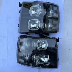 Chevy Silverado 1500/2500/3500 Headlight Year 2007-2013