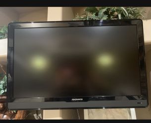 42 inch magnavox with wall bracket