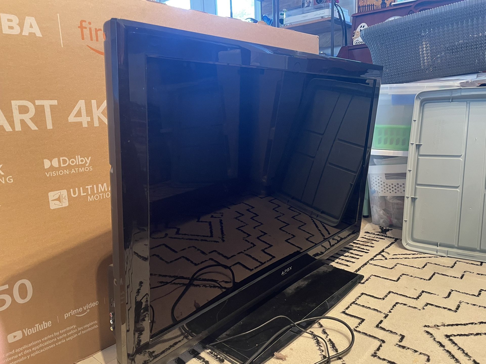 Apex 47” TV
