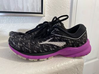 Women’s Running Shoes Size 7