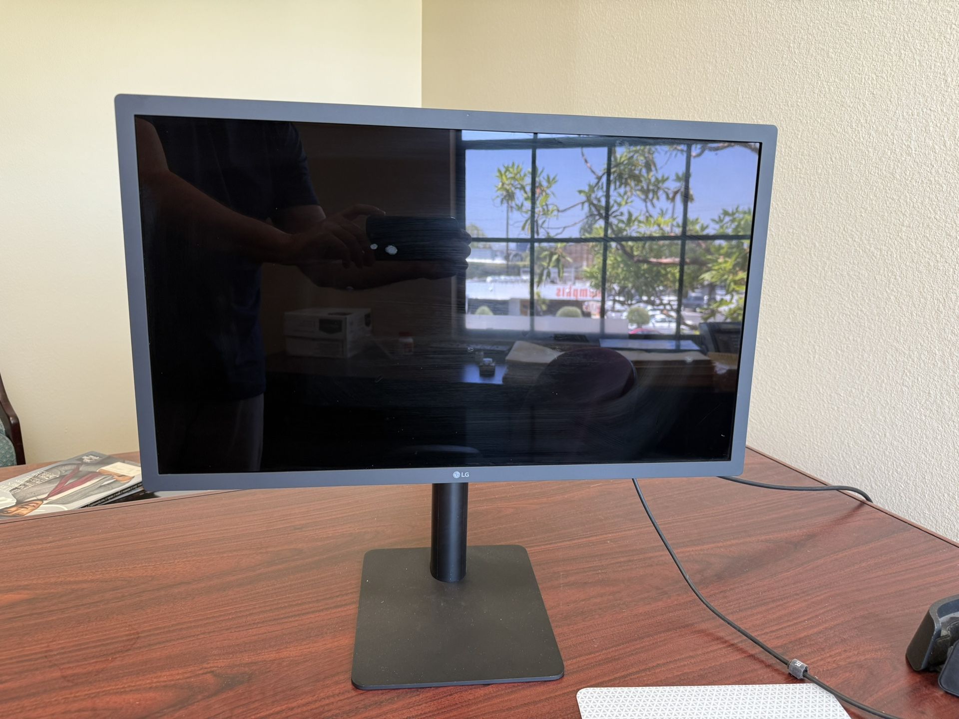 LG 24MD4KL-B UltraFine 24" IPS LED 4K UHD Monitor - Black