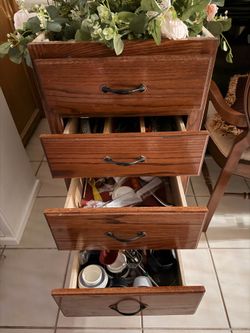 Solid Oak Kitchen Cabinets – 7–8 Piece Set – Great Condition