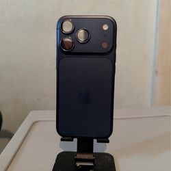 iphone 17 pro(not the max) 256gb unlocked clean Imei ACTIVATED APRIL 1 brand new comes wit charger no box $1,000 cash money