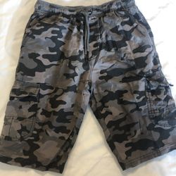Boys Ocean Current Pull on Camouflage Cargo Shorts Elastic waist Size M