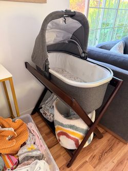 Uppababy bassinet and stand