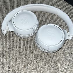 JBL Tune 520BT Headphones