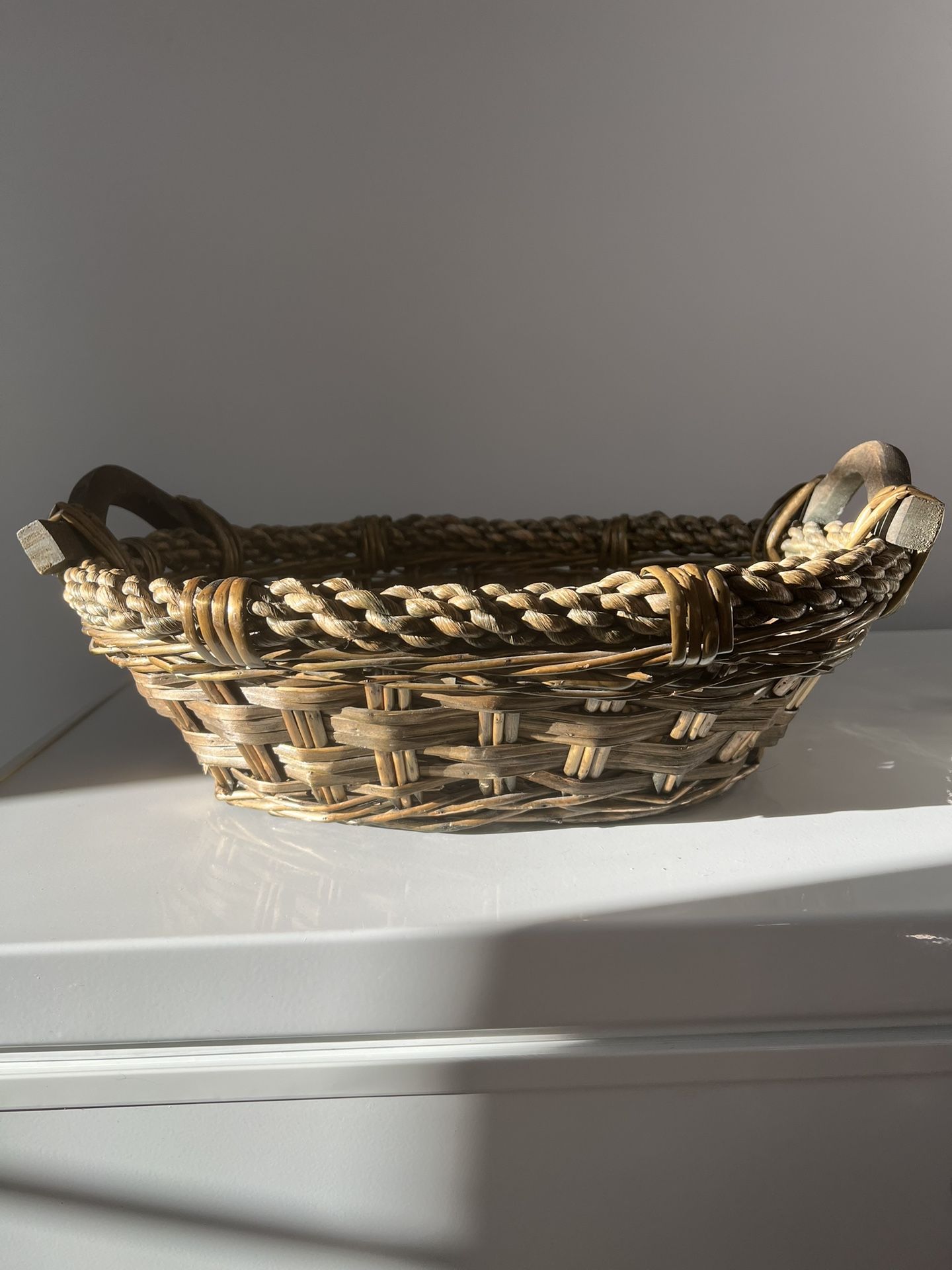 Wicker Basket Med Dark Wood