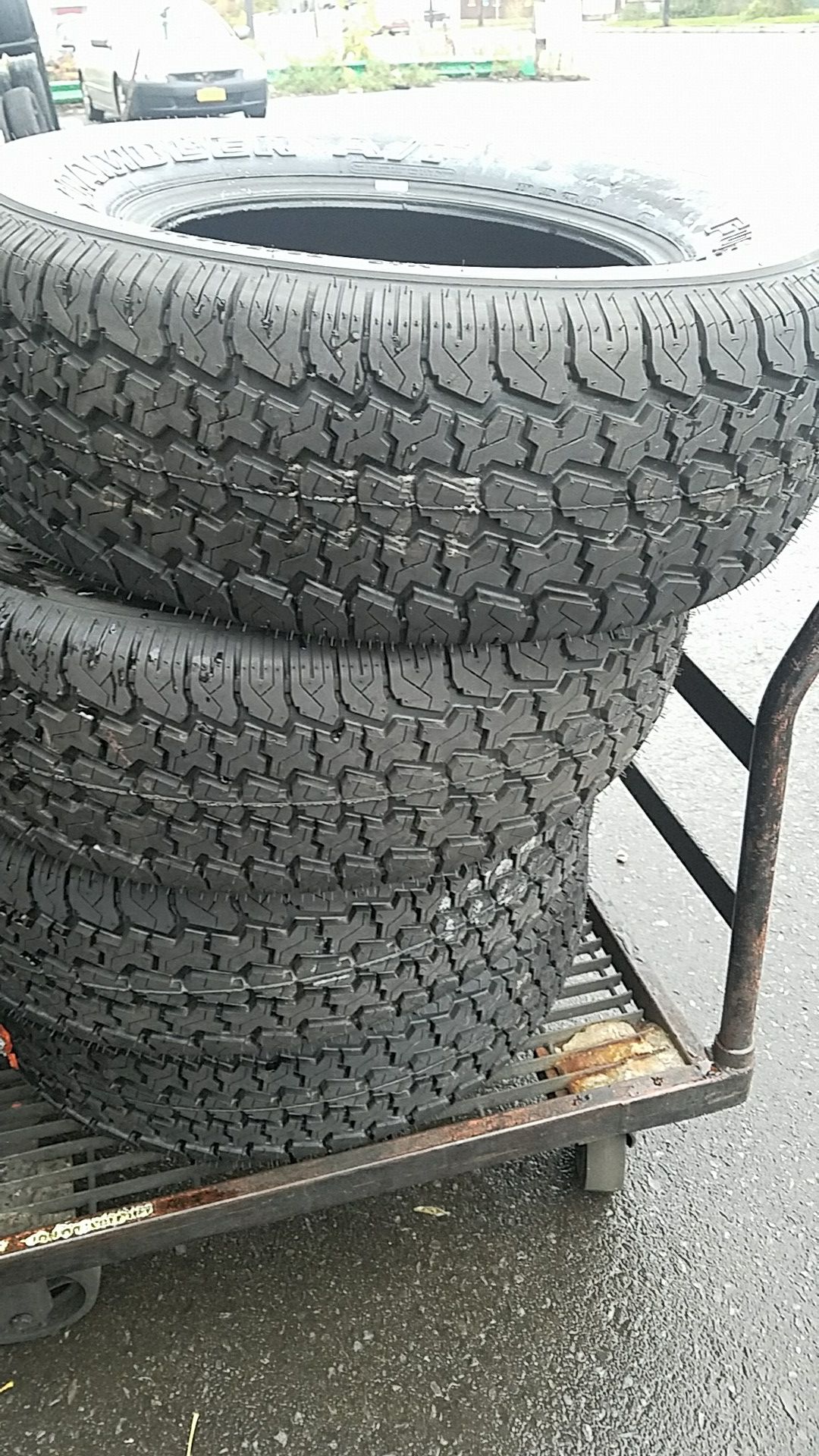 245 70 16 (4) New tires