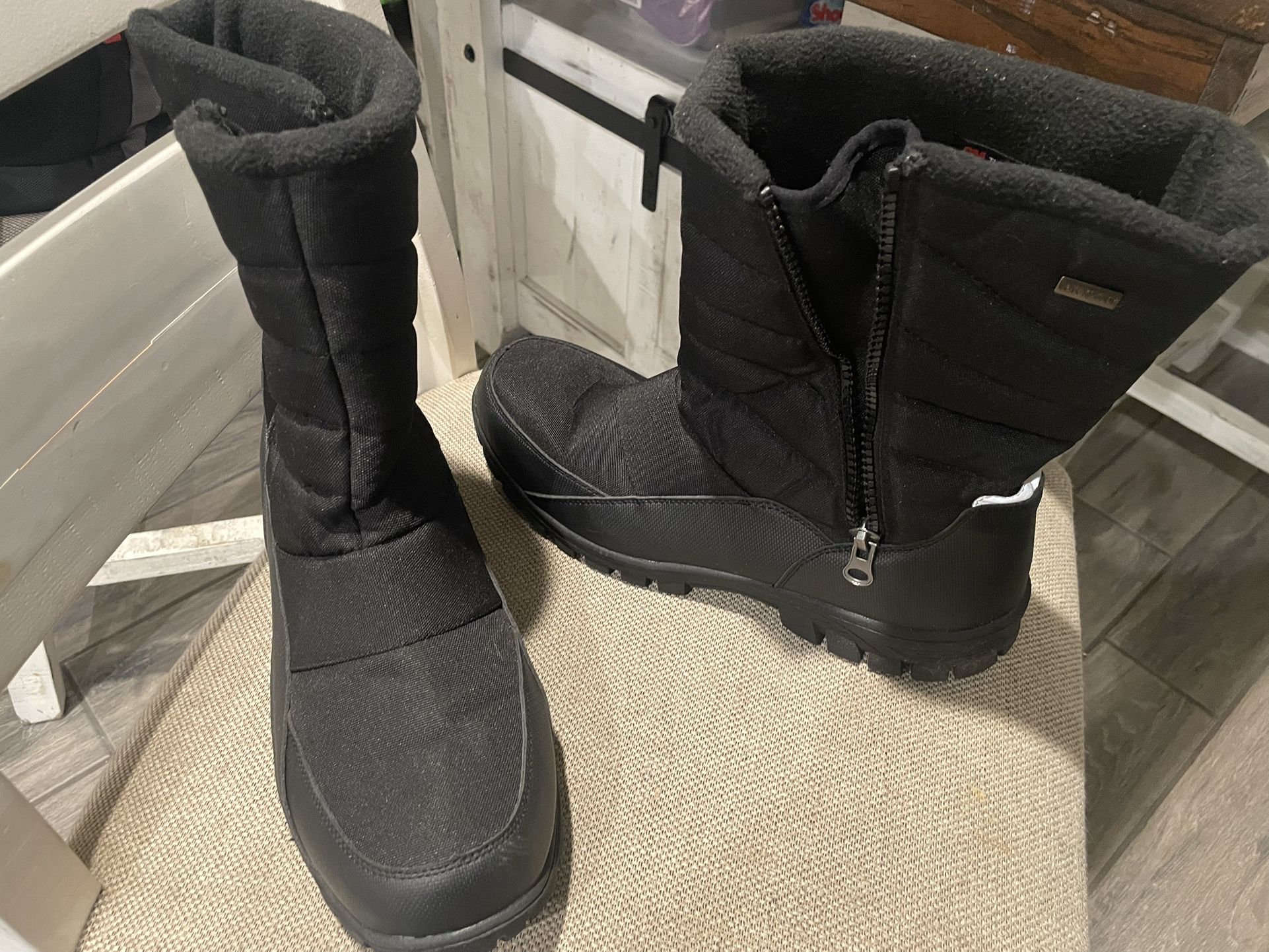 Men’s Winter Waterproof Snow Boots Size 9.5