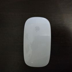 Apple magic mouse 2 A1657  very good condition is wireless and in very good condition and is priced to sell