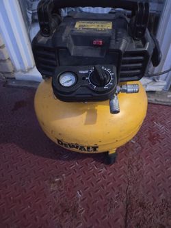 DeWalt 6Gallon 165PSI 2.6SCFM Pancake Air Compressor *FOR PARTS/REPAIR*