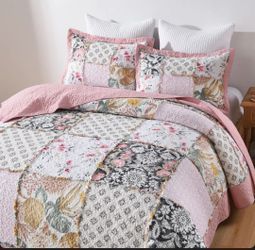 Cotton Patchwork Queen Size Quilt Set