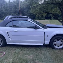 2000 Convertible Ford Mustang -PARTS ONLY