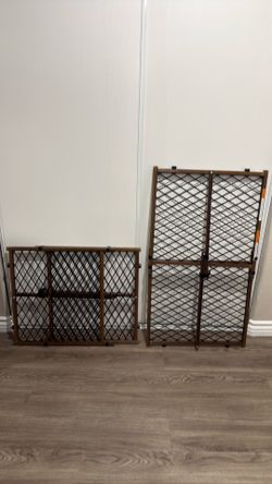 Wooden pet fence (adjustable) 2 panels