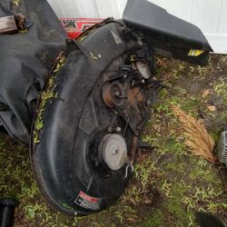 Motor. Briggs.  Starts With Gas In Carb