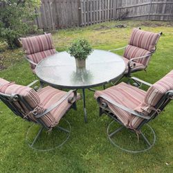 Out Door Table /4 Chairs