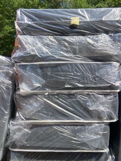 Twin regular set new in plastic free delivery In Atlanta