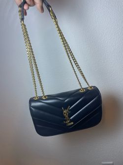 Elegant YSL Quilted Shoulder Bag in Black Condition 9/10