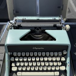 Stunning - 1963 Olympia SM-7 Typewriter In Original Case