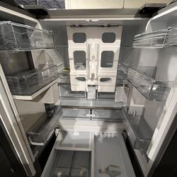 New SAMSUNG Refrigerator - Minor scratch