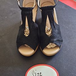 Journee Womens Kedzie Wedge Fuax Suede Strappy Peep Toe Sandals Black Size 7.5