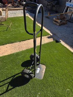 Milwaukee 800-lb Capacity D-Handle Truck