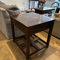 Wooden Side Table – Excellent Condition