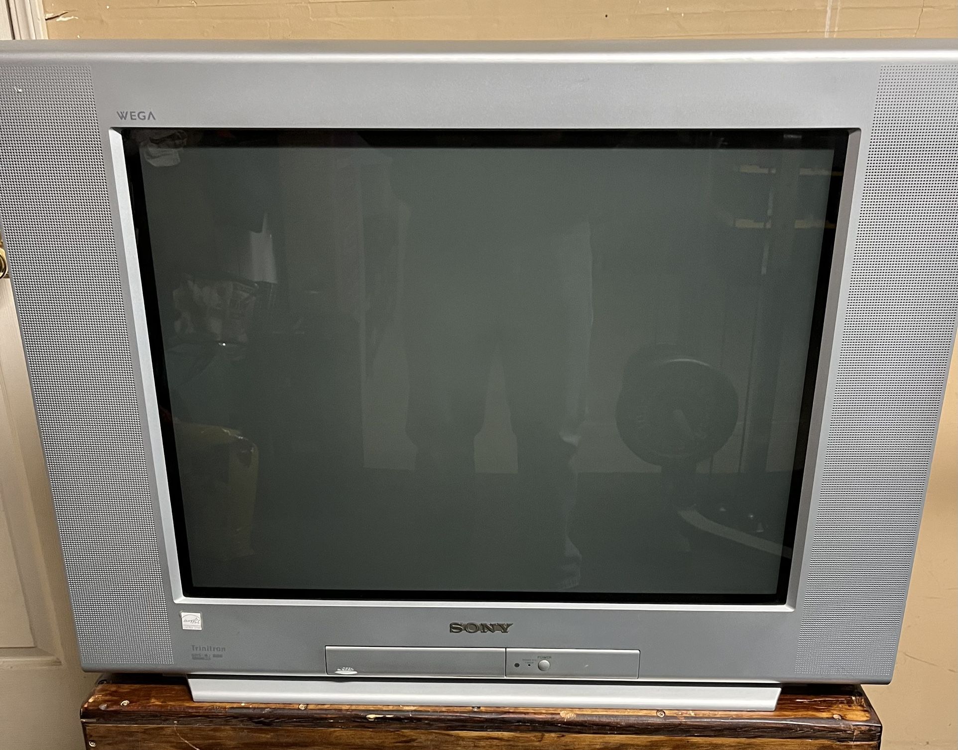 Sony Trinitron Wega 27” CRT TV