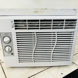 GE WINDOW AC Unit 5000 BTU 115 Volt Room Air Conditioner  Model #AEL05LX