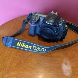 Nikon D300s DSLR camera