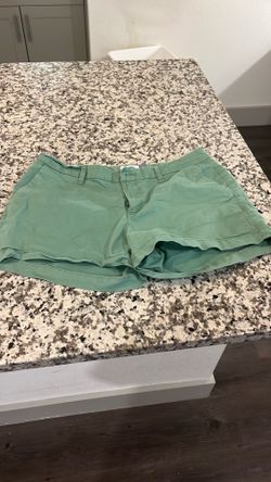 Needs to be ironed lol old navy green shorts size 8