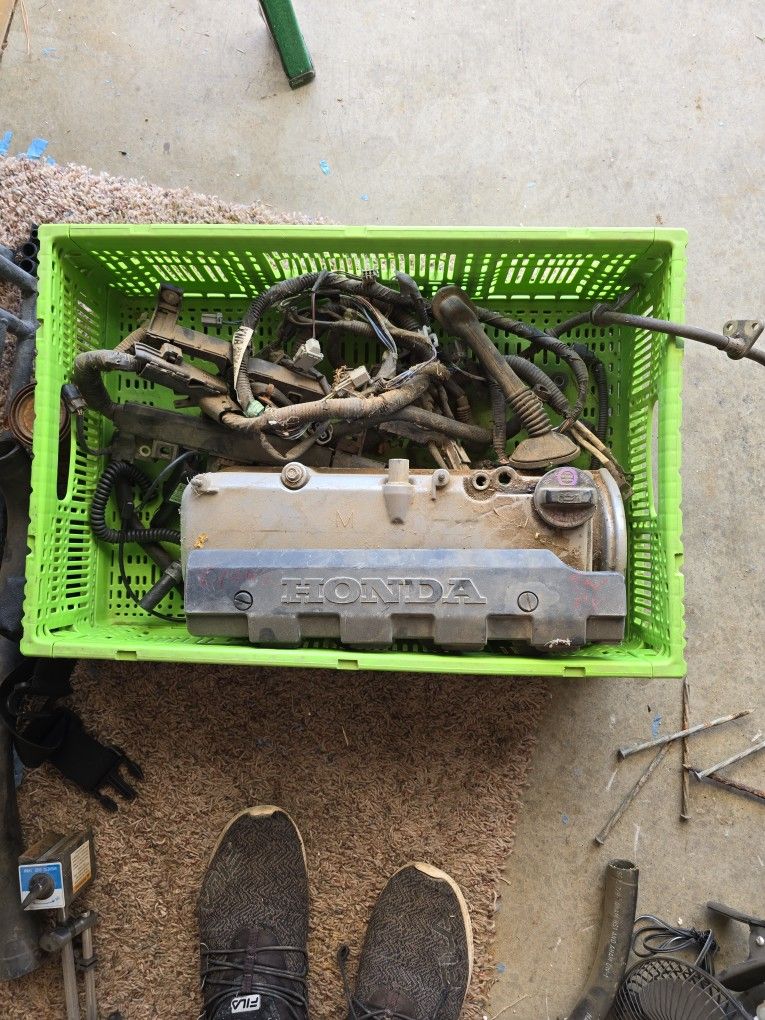 2001 Honda Civic OEM Valve Cover with Harnesses and Hoses