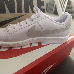 NEW NIKE WOMENS SHOES COURT ROYALE SIZE 7.5. LIGHT ROSE 
