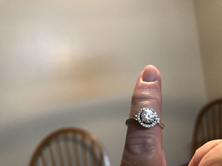 Diamondnique Ring size 5-6