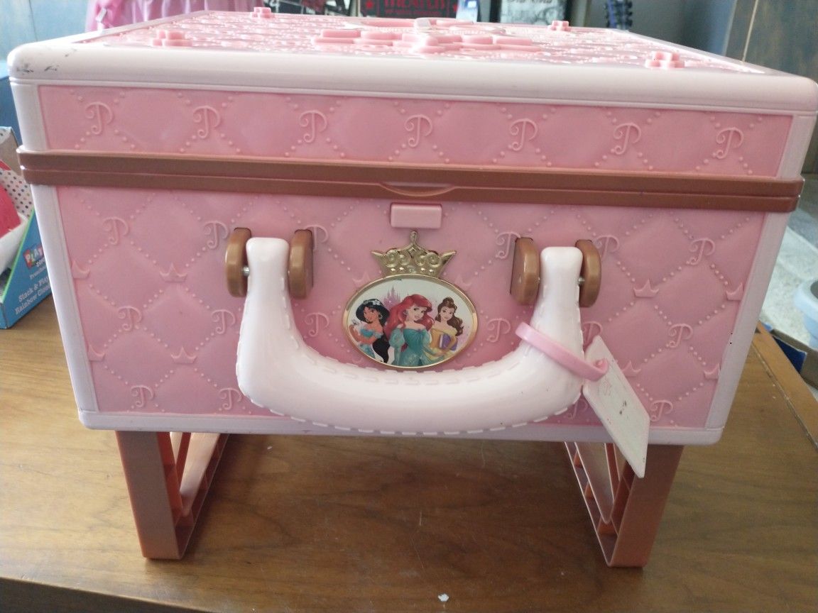 Disney Princess Style Collection Travel Light-up Vanity Limited Makeup Case Pink
Some light wear. Still lights up and works well.