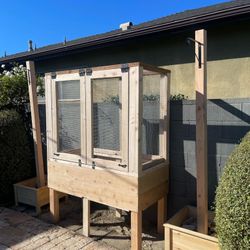 Custom Beautiful privacy wall Tomato Tower Planter Box Garden Bed Decor Outdoor Design cedar redwood