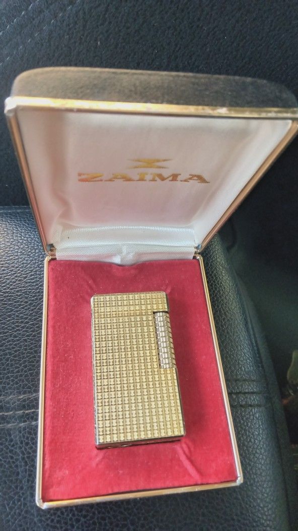 Vintage Japanese Zaima comely Gold  lighter 